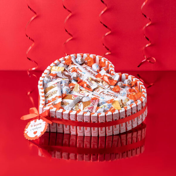 Onza. Cesta regalo de dulces Kinder Bueno. Tarta de chocolates originales para regalar que contiene Kinder bueno, Chocobons, Kinder happy hippo, Kinder chocolate (Corazón Gigante) - Imagen 4