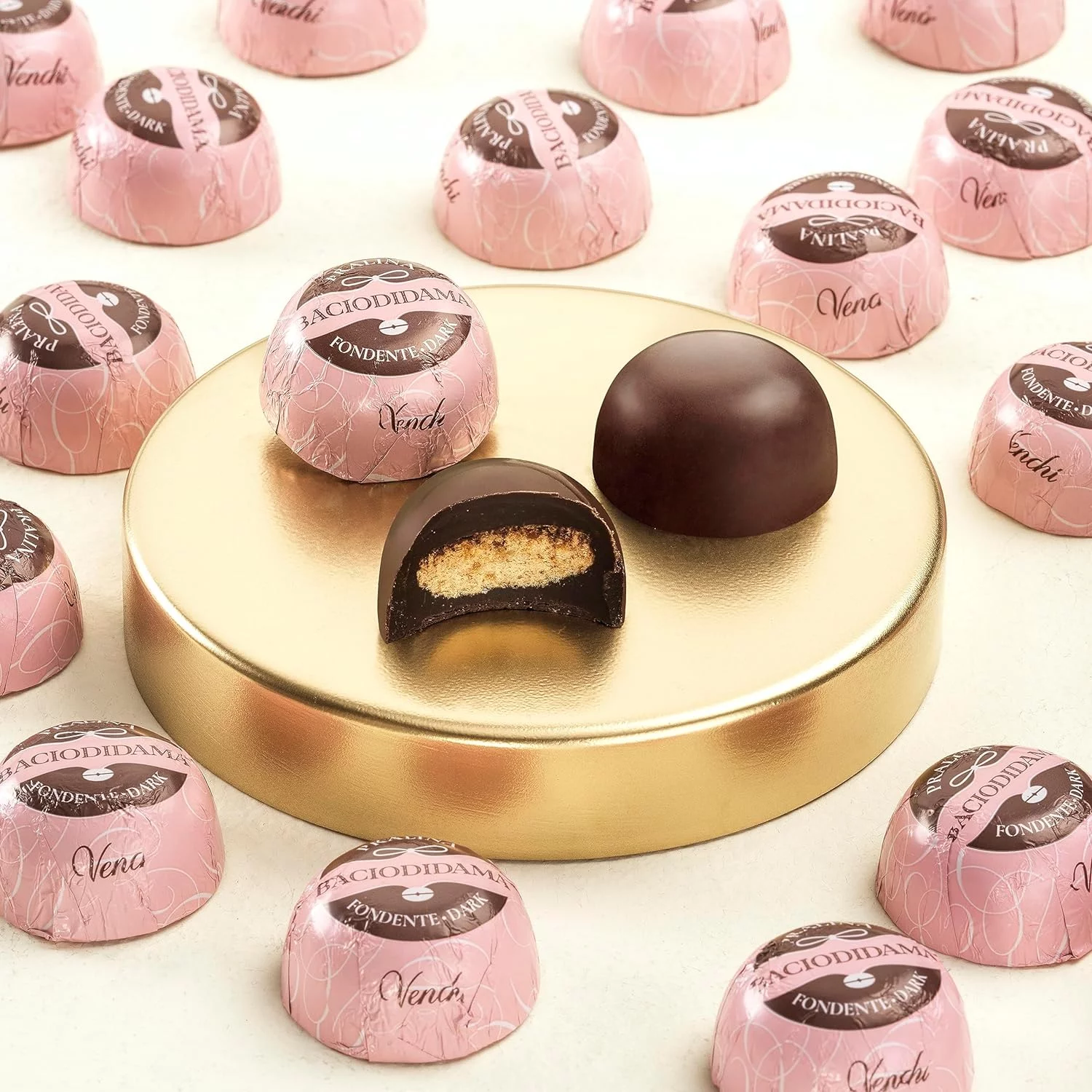Venchi - Italian Desserts Collection - Dark BacioDiDama en Paquete de 1 kg - Bombón con Galleta Crujiente de Avellanas del Piamonte IGP, 1 kg - Sin Gluten - Imagen 5