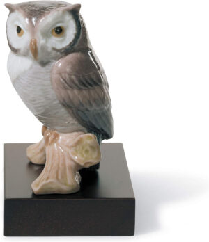 Figura de búho decorativo de porcelana de Lladró Decorative porcelain owl figure by Lladró