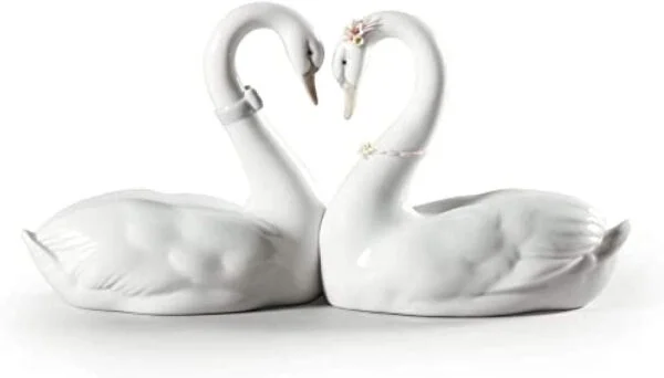 LLADRÓ Figura Cisnes Corazón Blanco. Figura Cisne de Porcelana.