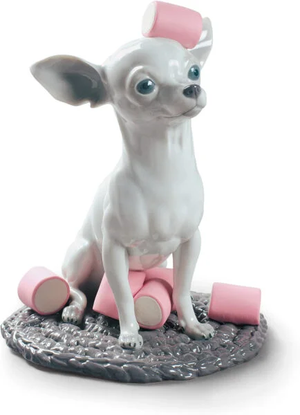 LLADRÓ Figura Perro Chihuahua con Marshmallows. Figura Perro Chihuahua de Porcelana.