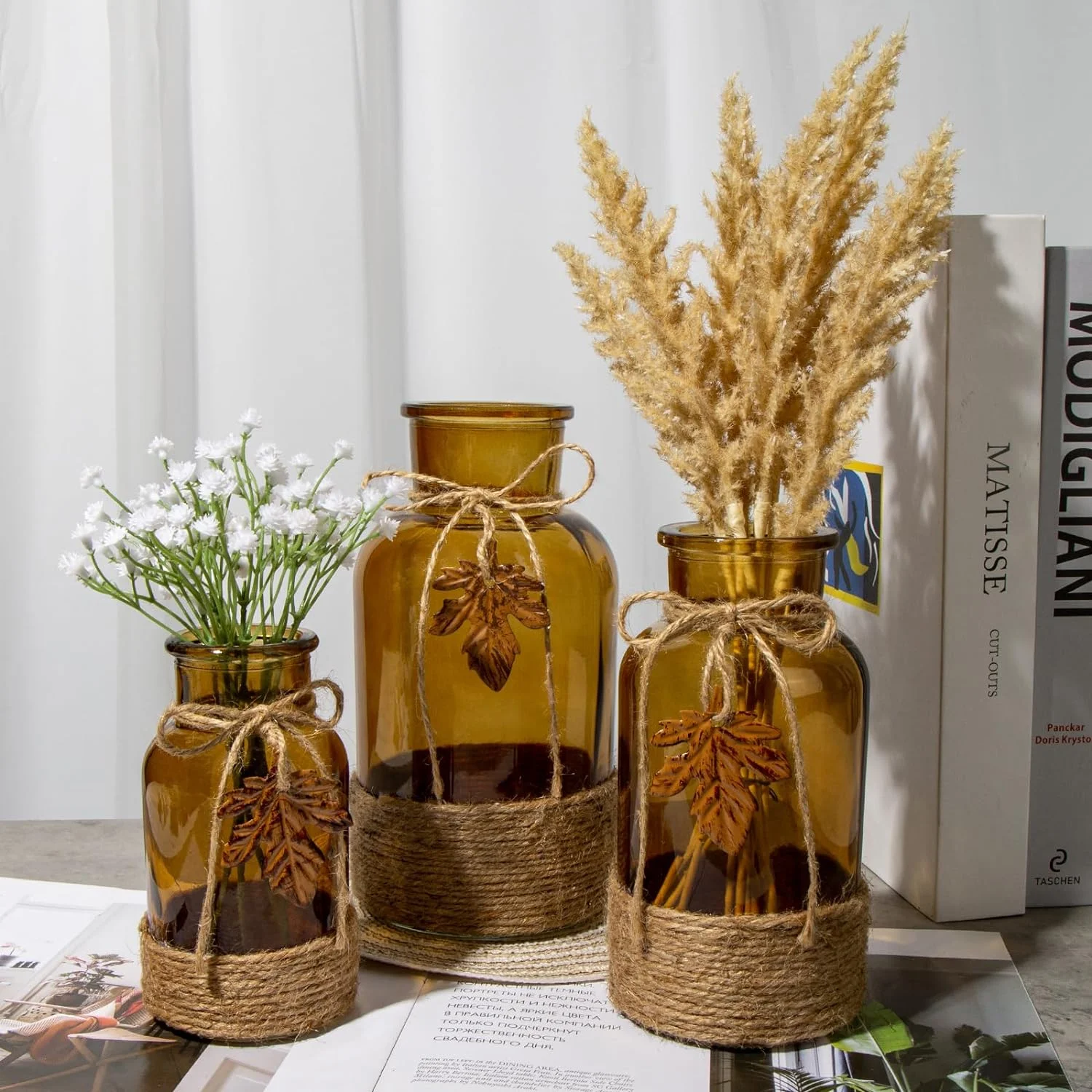 Briful Juego de 3 jarrones de cristal de varios tamaños envueltos con cuerda de yute, jarrón de vidrio ámbar con jarrón de cristal de hoja de arce realista para flores florero para decoración de mesa - Imagen 4