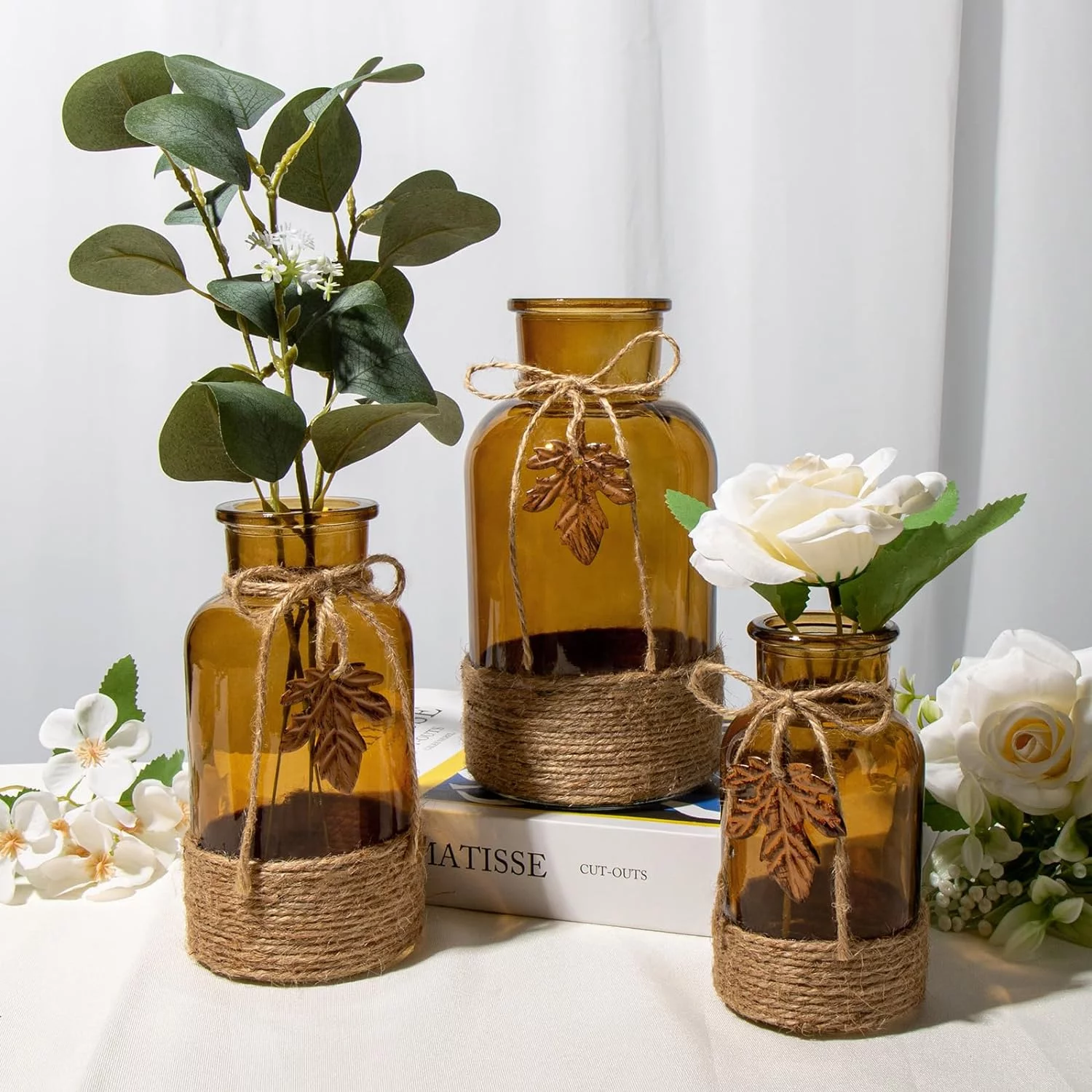 Briful Juego de 3 jarrones de cristal de varios tamaños envueltos con cuerda de yute, jarrón de vidrio ámbar con jarrón de cristal de hoja de arce realista para flores florero para decoración de mesa - Imagen 5