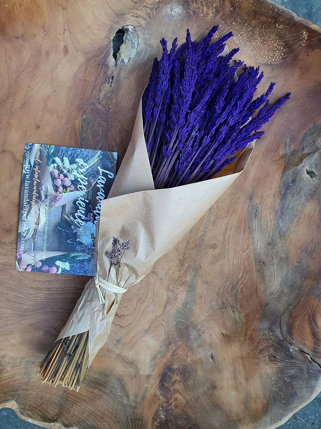 Lavanda Experience, Ramo de Flores Naturales de Lavanda Preservada de Cultivo Ecológico en la Cuenca Mediterránea, Elaborado Artesanalmente con Productos de Primeras Calidades - Imagen 4