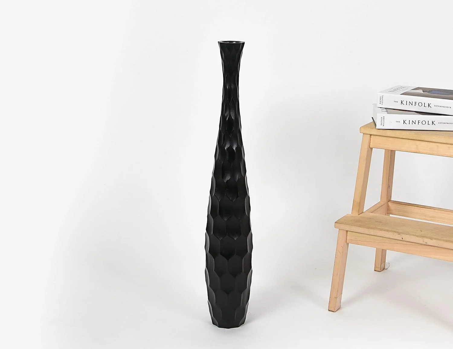 Jarrón Decorativo de Suelo Negro – Estilo Moderno y Elegante en Madera de Mango, 70 cm – Leewadee (copia) - Image 6