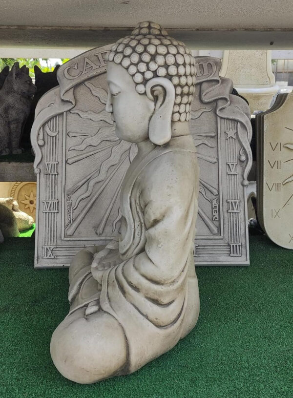 AnaParra Estatua Buda Tissa del Éxito 44x30x60cm. Figura Decorativa para Jardín o Exterior Hecho de Piedra Artificial | 38Kg. Color Natural Musgo - Imagen 4