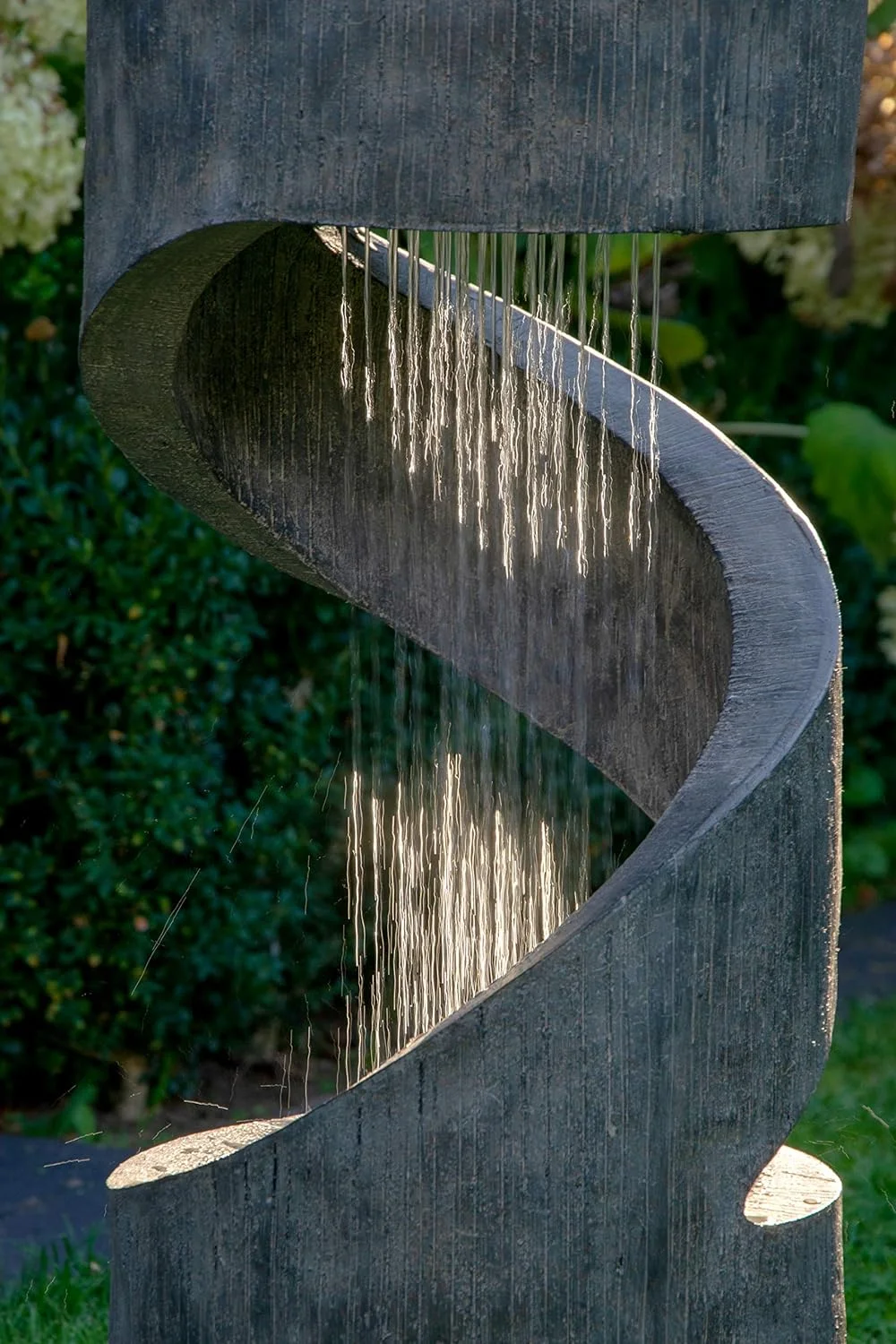 Fuente de Jardín Moderna con LED y Maceta Integrada - Imagen 5