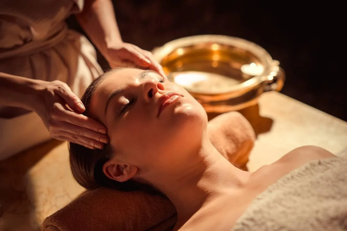 WONDERBOX - Gift Box - Luxury Rituals - 1 Exceptional Wellness Treatment such as Couples Massages, Diamond Tip Facial Treatments, Access to Exclusive Water Circuits - Image 4