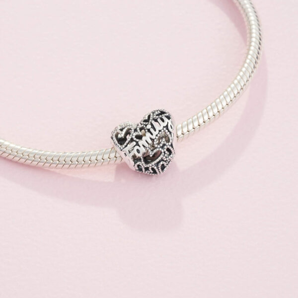 Pandora Moments Women's Sterling Silver Family Heart Bracelet Charm - Imagen 4