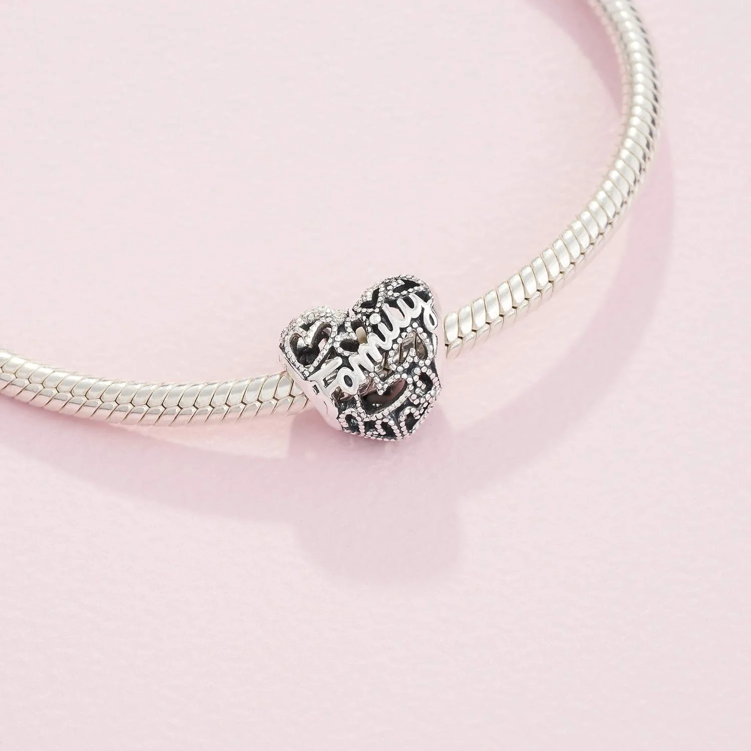 Pandora Moments Women's Sterling Silver Family Heart Bracelet Charm - Imagen 4
