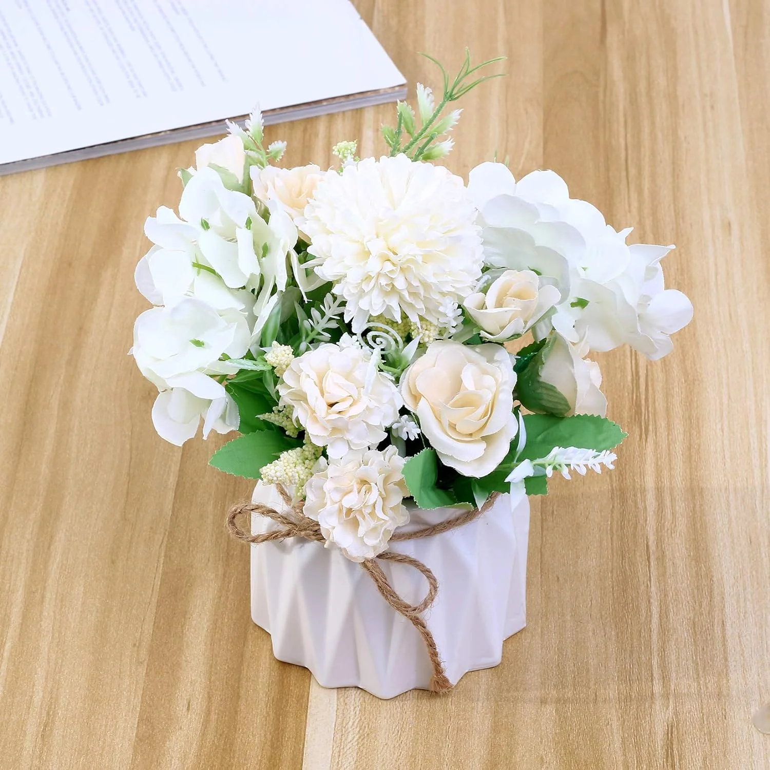 Yibaijia Flores Artificiales con Jarrón, Arreglos Flores de Seda Rosas Hortensia, Maceta para Decoración Hogar, Mesa de Boda, Ventana, Dormitorio, Oficina, Fiesta (Blanco) - Imagen 5