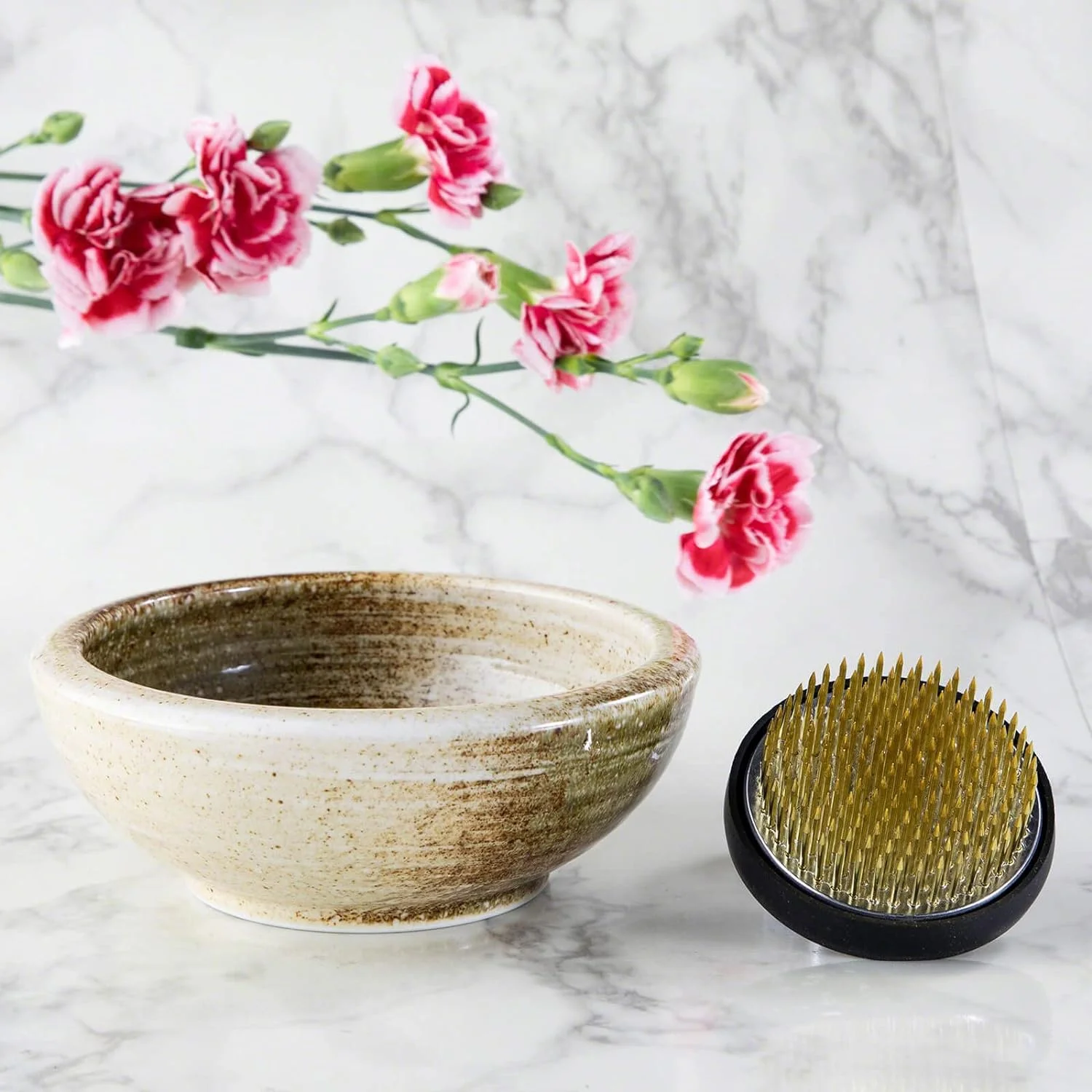 Wazakura Set Ikebana Esencial Minoyaki con jarrón Beige Arena y kenzan Redondo para arreglos Florales japoneses de Ikebana, florero de cerámica y kenzan de latón (61 mm) - Imagen 3