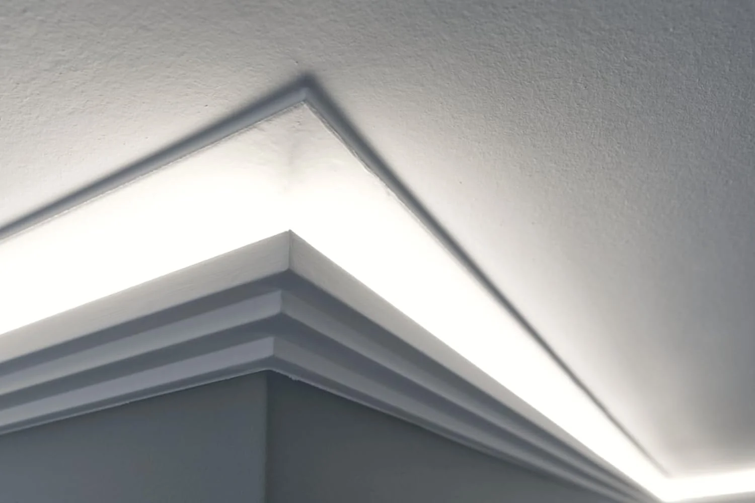 HEXIMO LED molduras de estuco 2en1, iluminación indirecta molduras de techo XPS poliestireno perfil de iluminación abombado (1,7 Metros HLED 5) - Imagen 3