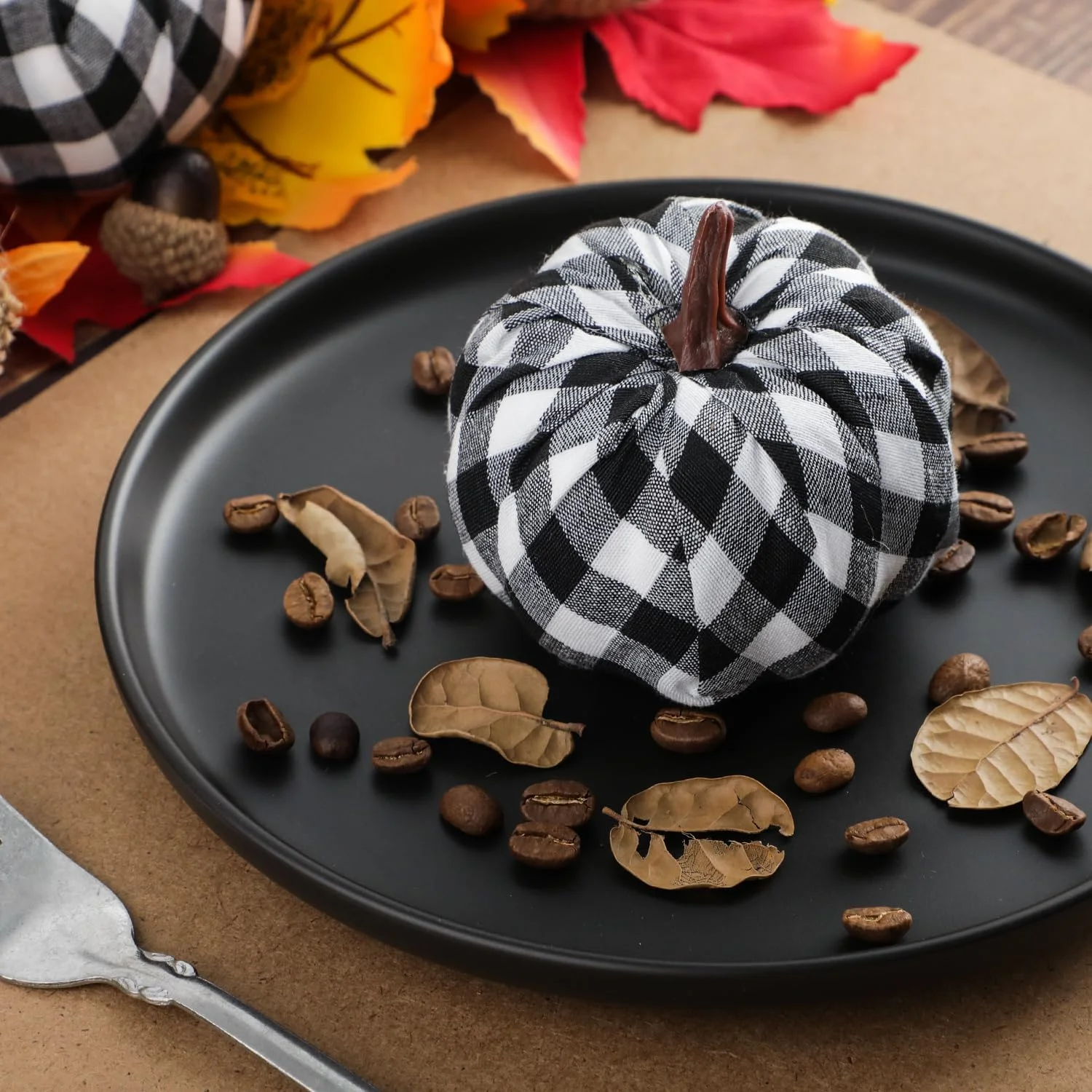 Benjia Decoraciones de otoño de mini Calabaza para afuera, Grandes Calabazas ornamentales de Tela Escocesa En Blanco Y Negro para Halloween, 12 Piezas - Imagen 8