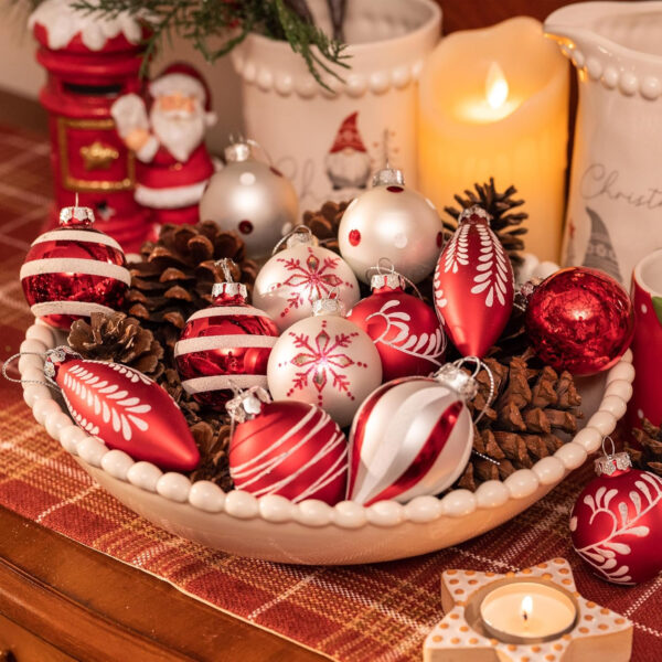 VALERY MADELYN 24pcs Bolas de Navidad de Vidrio de 4.5-10cm, Adornos de Navidad para Árbol de Vidrio de Rojo y Blanco, Bolas de Navideños Decoración para Colgante (Tradicional) - Imagen 3