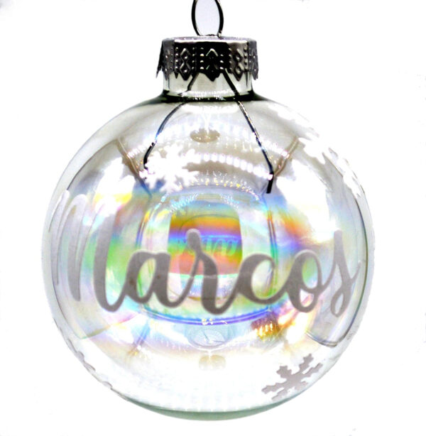 Mad & Cut. Bolas de Navidad de cristal personalizadas para árbol. Adornos navideños originales. - Imagen 3