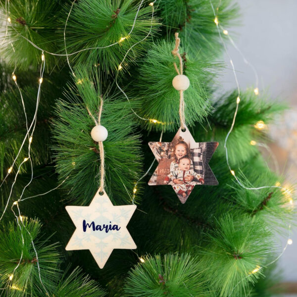 Wanapix | Adorno Navidad de Madera Personalizado | Adorno para Árbol de Navidad Personalizado con Foto | Bola de Árbol con Forma Original | Incluye Cuerda de Yute para Colgar | Estrella - Imagen 6