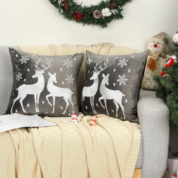 Lewondr Funda de Almohada Decorativa de Navidad, 2 PCS 45x45cm Funda de Almohada Navideña de Terciopelo Suave con Bordado de Alces, Cubierta de Cojín para Sofá Silla Banco Cama Coche, Gris