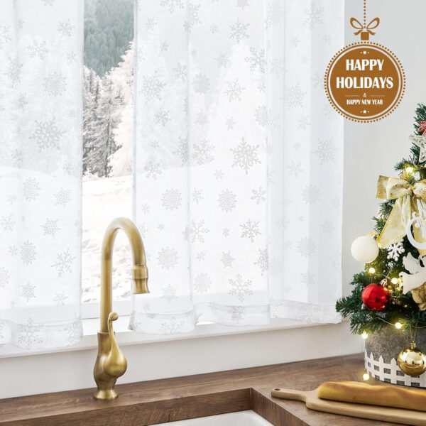 TOPICK Cortinas traslúcidas blancas con diseño de copo de nieve para cocina, sala de estar, baño, 24 pulgadas, con estampado de nieve, pequeñas cortinas cortas de gasa con bolsillo para barra, - Imagen 3