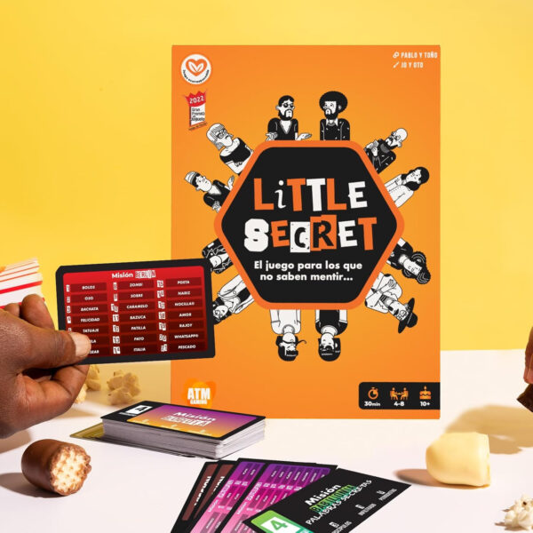 Little Secret - Juegos de Mesa - Gran Premio del Juego 2022 - Juegos de Palabras, Misterio y Diversión - Juego con Amigos y Familia - Adultos y niños - Regalo Navidad Original para Hombres y Mujeres - Imagen 3