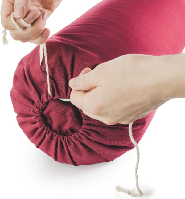 Lotuscrafts Rollo de Yoga para Yin Yoga Ø24 cm - Rollo de Yoga con Relleno de Espelta - Funda de Algodón Lavable - Rollo de Yoga para Yoga Restaurativo - Certificado Gots - Imagen 2