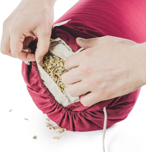 Lotuscrafts Rollo de Yoga para Yin Yoga Ø24 cm - Rollo de Yoga con Relleno de Espelta - Funda de Algodón Lavable - Rollo de Yoga para Yoga Restaurativo - Certificado Gots - Imagen 3