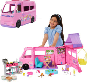 Barbie Súper Caravana DreamCamper Conjunto de juego con tienda de campaña en el techo, columpio, estanque de pesca, barbacoa con función de cambio de color y más de 60 accesorios, incluida masa, HRJ78 (copia)